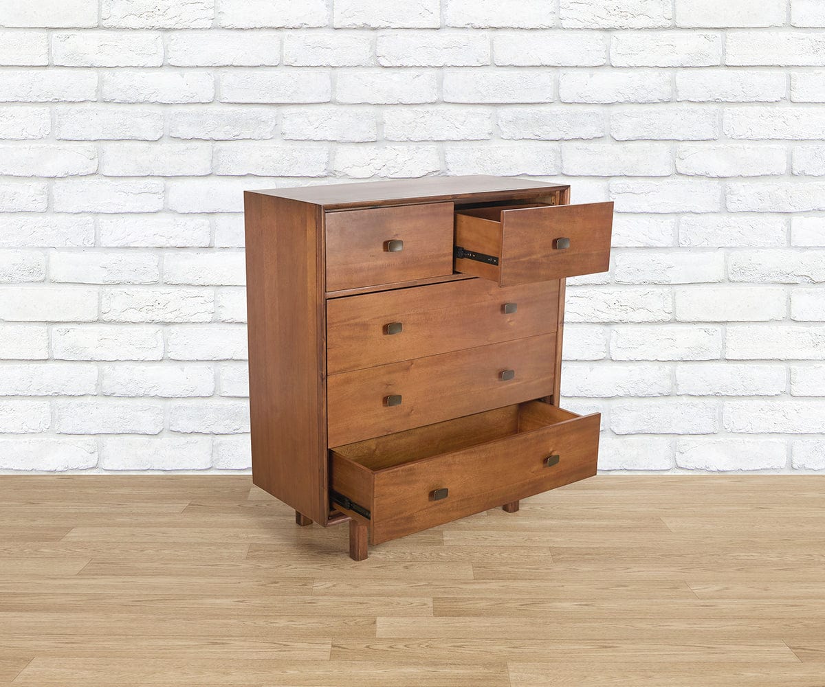 Leevi High Chest