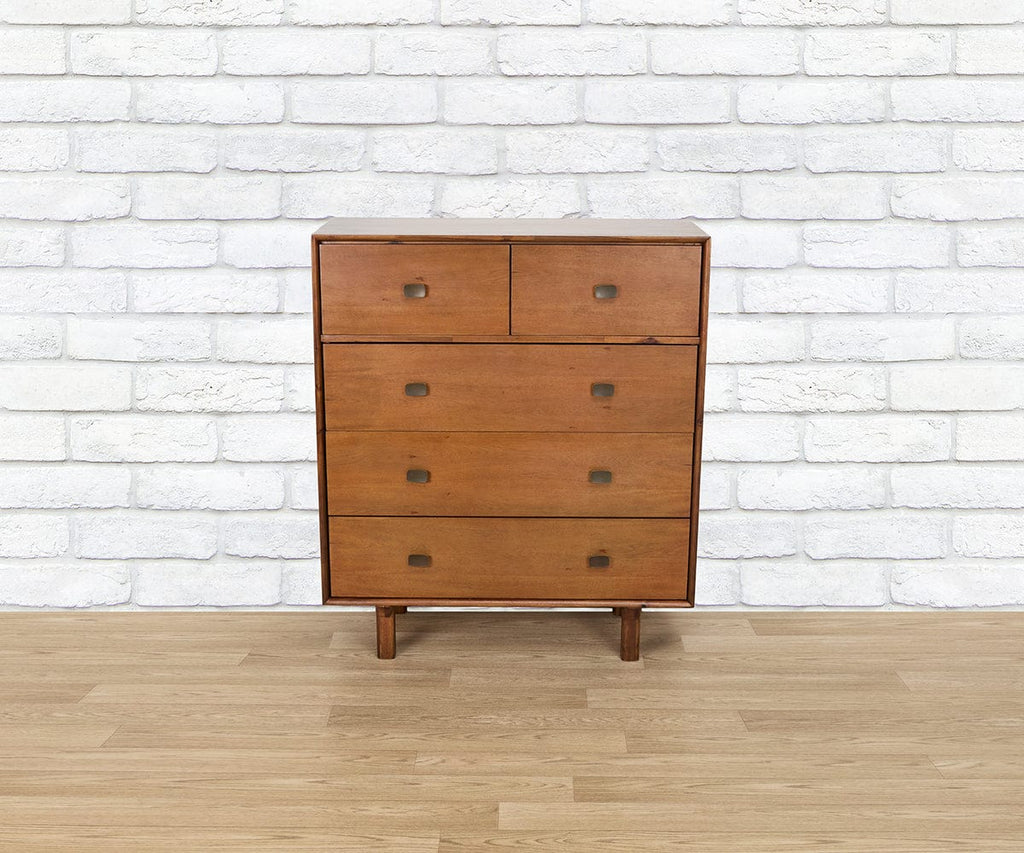 Leevi High Chest